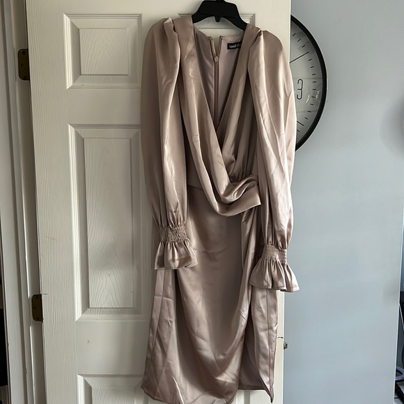 Lavish Alice Balloon Long Sleeve Satin Faux Wrap Dress - Picture 3 of 4